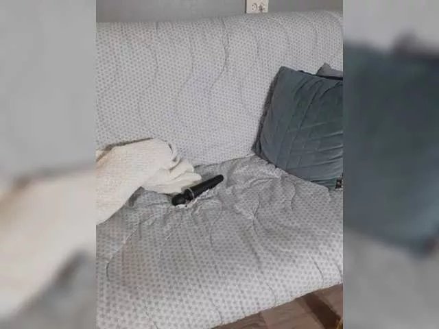 Incredible123 from BongaCams