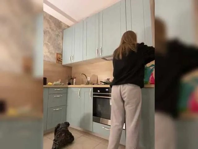 Incredible123 from BongaCams