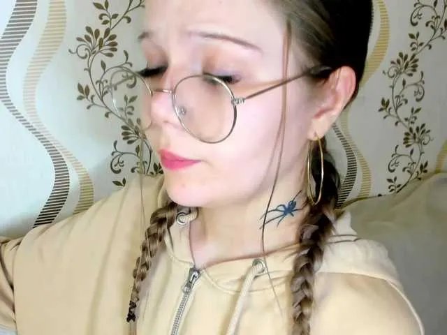 MelMooon on BongaCams 