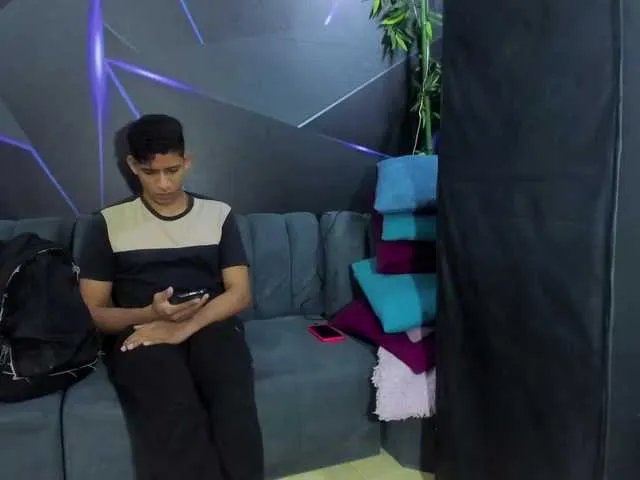 playsgirlhot from BongaCams