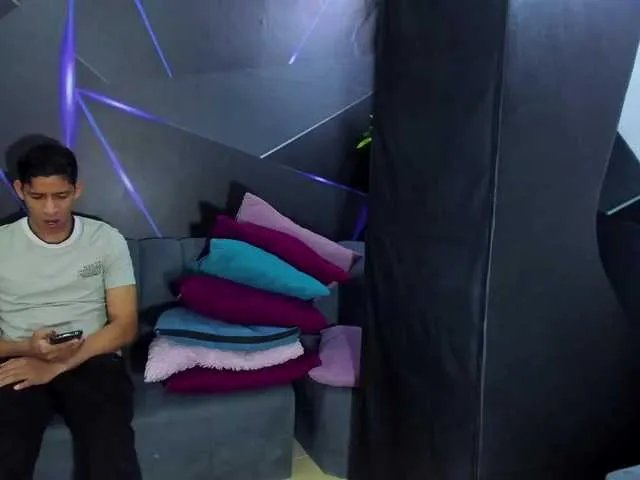 playsgirlhot from BongaCams