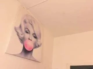 sexxy-naomi on CamSoda 