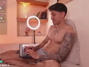 latin_green_eyes_ from Chaturbate