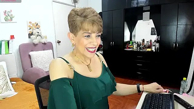 Angelina_Stone_65 from StripChat