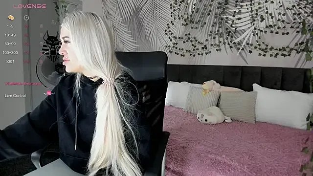 Kira_Key from StripChat