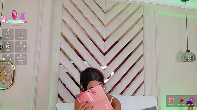 Lola_King on StripChat 