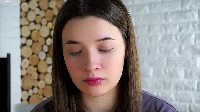 LowOncoming on StripChat 