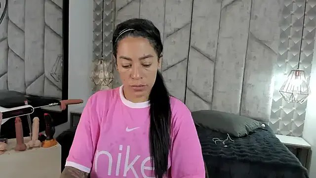 NiicolleMiller on StripChat 