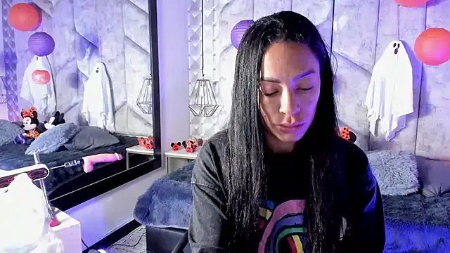 NiicolleMiller on StripChat 