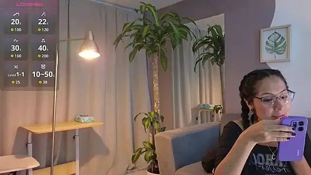 Saly_Moon1 from StripChat